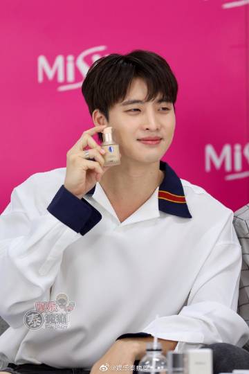 Mean Phiravich与Plan Rathavit直播互动谈未来合作计划 感谢中泰粉丝支持