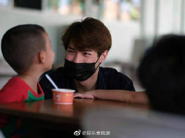 Win Metawin参与慈善活动 捐赠善款支持多家儿童与社会福利机构