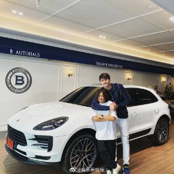 Mik Thongraya购入跑车作为新年礼物 约750万泰铢引粉丝关注