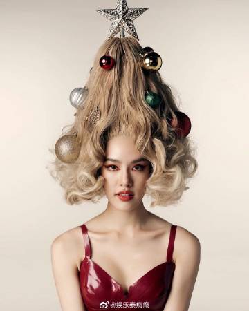 圣诞节明星纷纷晒照送祝福 多位女星造型引粉丝热议