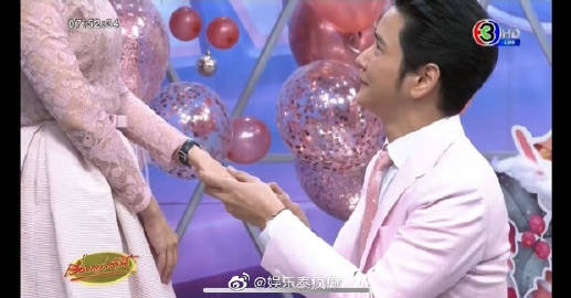 Tor Saksit圣诞节直播惊喜求婚Bright 九年爱情长跑迎来浪漫一刻