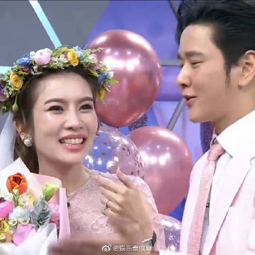 Tor Saksit圣诞节直播惊喜求婚Bright 九年爱情长跑迎来浪漫一刻