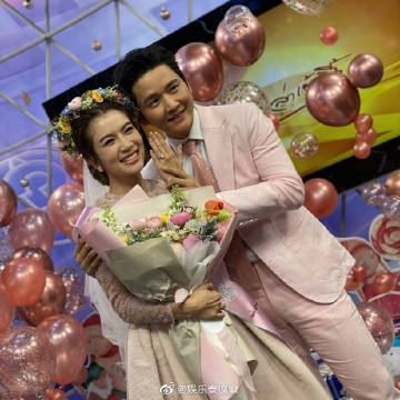 Tor Saksit圣诞节直播惊喜求婚Bright 九年爱情长跑迎来浪漫一刻