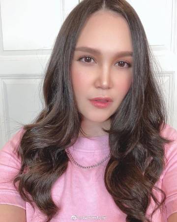 Tata Young节目中首度回应婚姻状况 承认已与丈夫分开并将共同抚养孩子