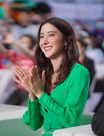 Ice Apissada出席活动穿搭引热议 网友评价两极