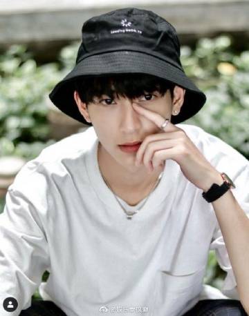 Chimon Wachirawit节目分享成长经历 家庭变故后仍坚持承担家计引关注