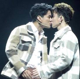 Gun、Ritz与Tono出道十周年合体开唱 演唱会互动掀粉丝热议