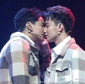 Gun、Ritz与Tono出道十周年合体开唱 演唱会互动掀粉丝热议