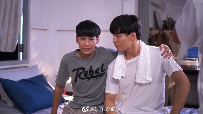 《浪漫的蓝色》翻拍版释出剧照 Ohm Thitiwat携Singto与Namtan主演引期待