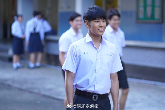 《浪漫的蓝色》翻拍版释出剧照 Ohm Thitiwat携Singto与Namtan主演引期待