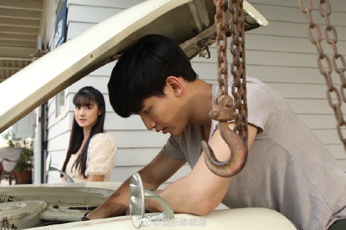 《浪漫的蓝色》翻拍版释出剧照 Ohm Thitiwat携Singto与Namtan主演引期待