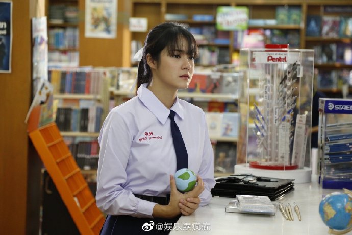 《浪漫的蓝色》翻拍版释出剧照 Ohm Thitiwat携Singto与Namtan主演引期待