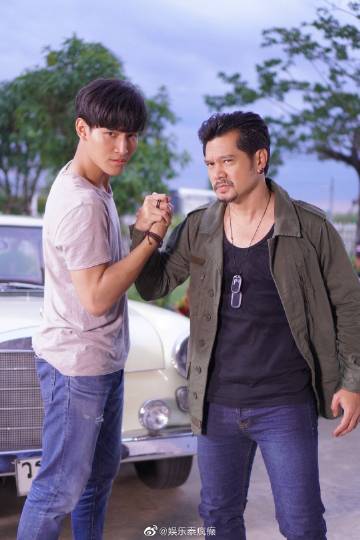 《浪漫的蓝色》翻拍版释出剧照 Ohm Thitiwat携Singto与Namtan主演引期待