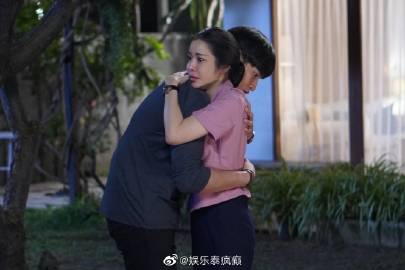 《浪漫的蓝色》翻拍版释出剧照 Ohm Thitiwat携Singto与Namtan主演引期待