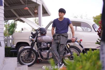 《浪漫的蓝色》翻拍版释出剧照 Ohm Thitiwat携Singto与Namtan主演引期待