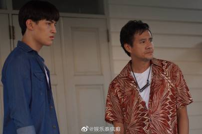 《浪漫的蓝色》翻拍版释出剧照 Ohm Thitiwat携Singto与Namtan主演引期待