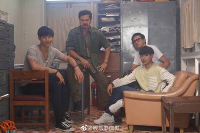 《浪漫的蓝色》翻拍版释出剧照 Ohm Thitiwat携Singto与Namtan主演引期待