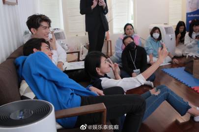 Mew Suppasit与Gulf Kanawut合体出席直播活动 引粉丝关注