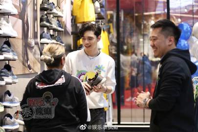 Skechers新店开幕邀Kaownah Kittipat出席 新品与优惠活动同步登场