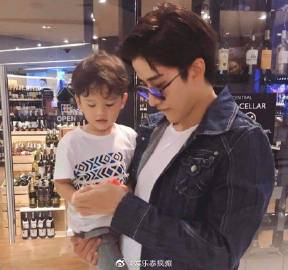 Mike Pirat与粉丝互动谈及与儿子联系情况引热议 双方亲属回应相关说法