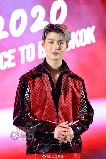 Saint Suppapong粉丝见面会举行 赛车主题舞台与新歌首唱引关注