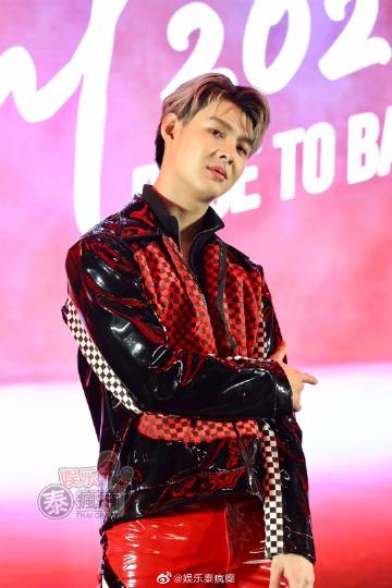 Saint Suppapong粉丝见面会举行 赛车主题舞台与新歌首唱引关注