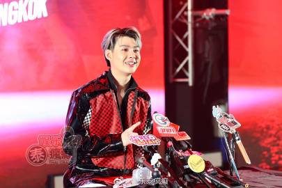 Saint Suppapong粉丝见面会举行 赛车主题舞台与新歌首唱引关注