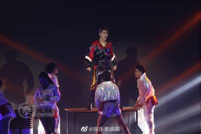 Saint Suppapong粉丝见面会举行 赛车主题舞台与新歌首唱引关注