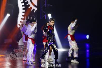 Saint Suppapong粉丝见面会举行 赛车主题舞台与新歌首唱引关注