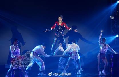 Saint Suppapong粉丝见面会举行 赛车主题舞台与新歌首唱引关注