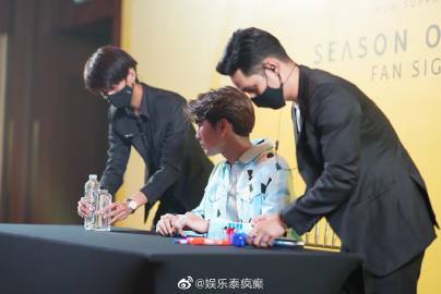 Mew Suppasit首支单曲《Season of You》MV播放破800万 签唱会吸引700粉丝参与