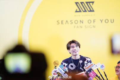 Mew Suppasit首支单曲《Season of You》MV播放破800万 签唱会吸引700粉丝参与