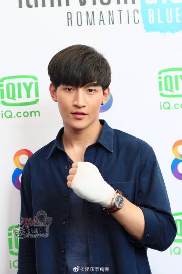 《Romantic Blue The Series》举行拜神仪式 Ohm Thitiwat携Singto与Namtan主演引关注