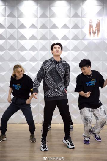 SOLO SAINT 2020见面会临近 Saint Suppapong紧张排练并预告赛车主题舞台