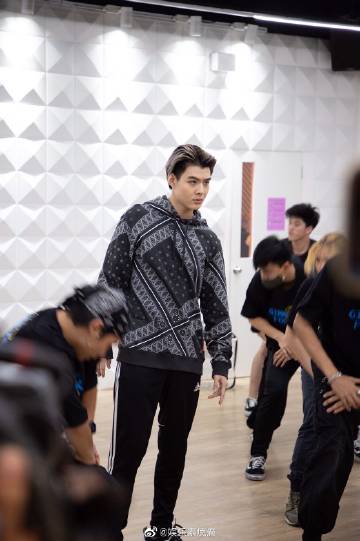 SOLO SAINT 2020见面会临近 Saint Suppapong紧张排练并预告赛车主题舞台