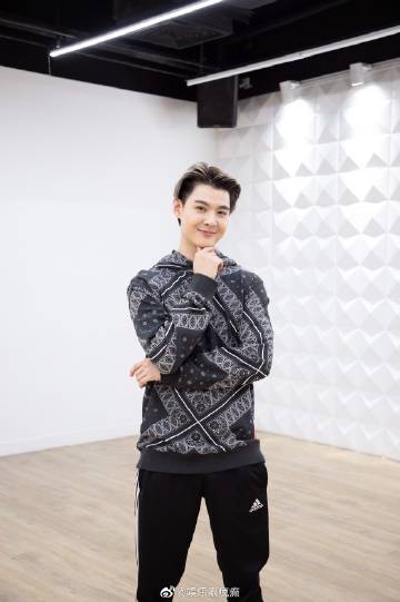 SOLO SAINT 2020见面会临近 Saint Suppapong紧张排练并预告赛车主题舞台