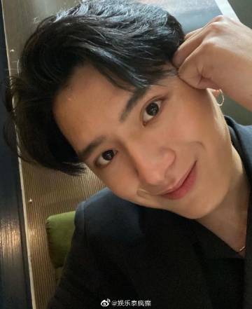 Krist Perawat发限时动态引猜测 言论内容引粉丝关注