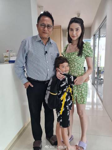 Mike Pirat与儿子Maxwell重逢画面感人 与Sarah纠纷后迎来温情时刻