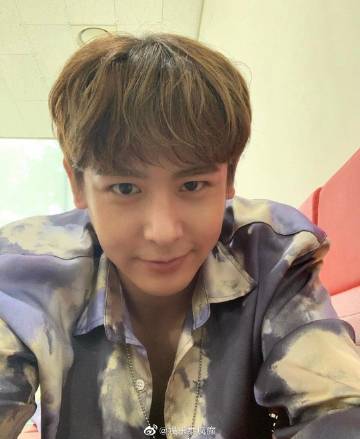 Nichkhun发文表达对暴力事件的关切 引发粉丝与网友讨论