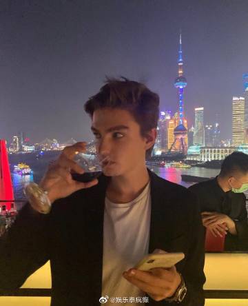 Vadim回应评论引发热议 再度提及生育与避孕话题 网友质疑Emily相关传闻