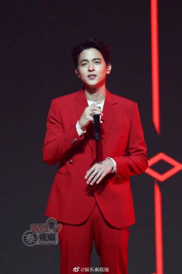 James Jirayu低调谈圈外女友Foam生日庆祝 送抽钞蛋糕拒谈交往年限