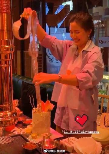 James Jirayu低调谈圈外女友Foam生日庆祝 送抽钞蛋糕拒谈交往年限