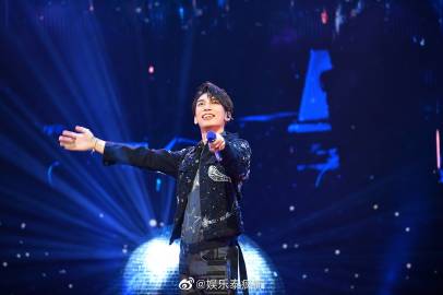 Mew Suppasit首场个人Showcase连开两场门票秒售罄 疫情期间同步开放线上观看