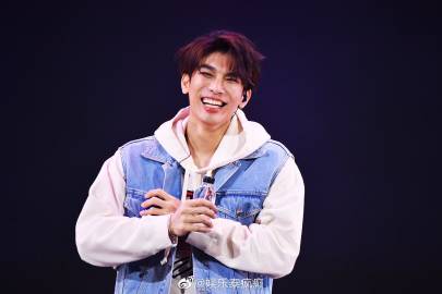 Mew Suppasit首场个人Showcase连开两场门票秒售罄 疫情期间同步开放线上观看