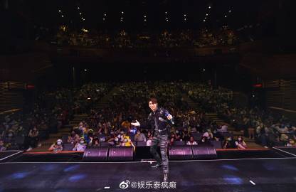 Mew Suppasit首场个人Showcase连开两场门票秒售罄 疫情期间同步开放线上观看