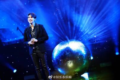 Mew Suppasit首场个人Showcase连开两场门票秒售罄 疫情期间同步开放线上观看