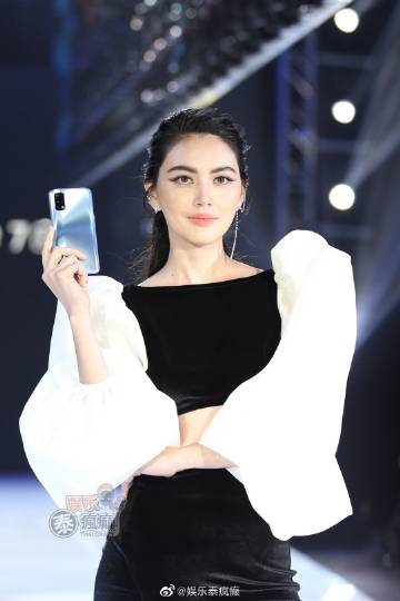 Mai Davika回应被Ter Chantavit称女友：称呼随意并透露将为男友庆生做功德