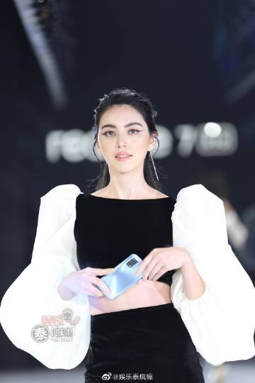 Mai Davika回应被Ter Chantavit称女友：称呼随意并透露将为男友庆生做功德