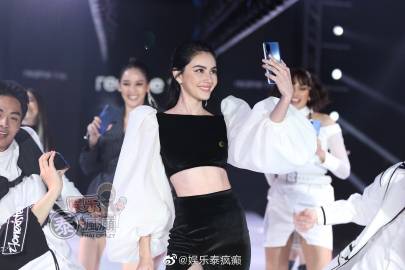 Mai Davika回应被Ter Chantavit称女友：称呼随意并透露将为男友庆生做功德