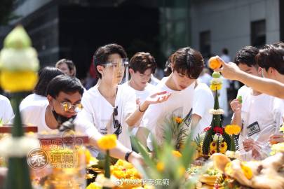 泰剧《男校风云 Friend Forever》举行拜神仪式 将于9月19日首播融合音乐剧与校园题材